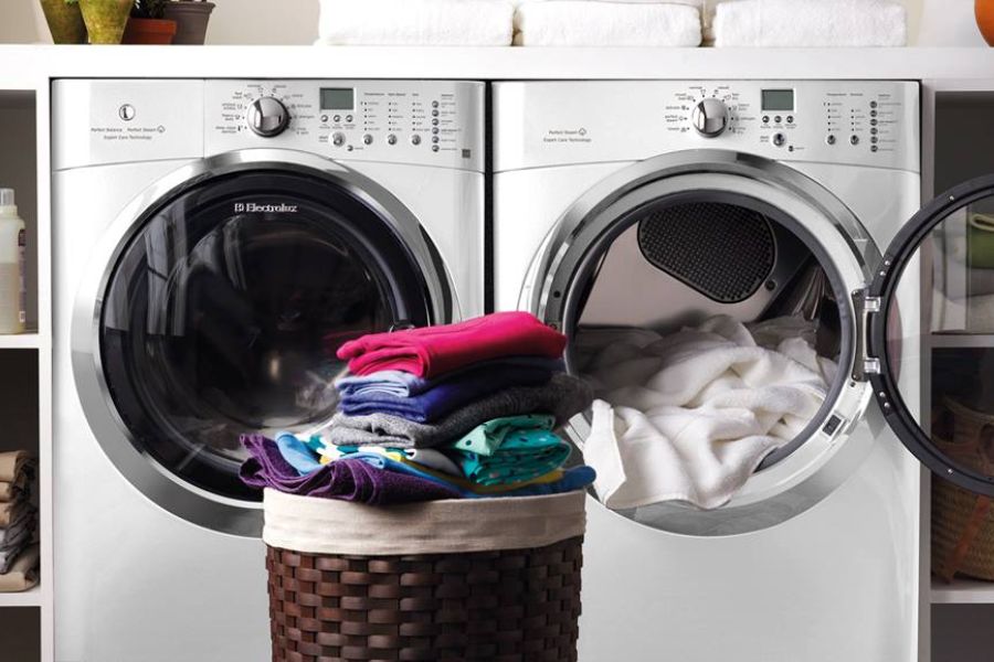 Latusa giúp bạn tiết kiệm thời gian với dịch vụ giặt ủi tận nhà shipper đến lấy, xử lý chuyên nghiệp, bạn không cần ra tiệm.