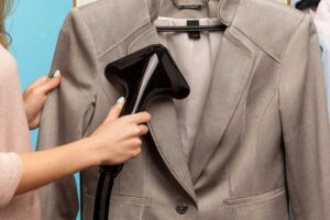 Tất cả thắc mắc về giặt hấp áo vest Bình Thạnh đều được Latusa giải đáp rõ ràng, từ giao nhận đến xử lý vết bẩn.