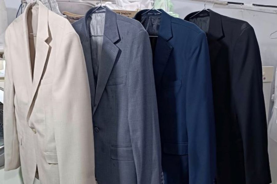 Dịch vụ giặt hấp áo vest quận Tân Bình tại Latusa khác biệt nhờ công nghệ Lagoon®, giao nhận tận nơi và quy trình minh bạch.